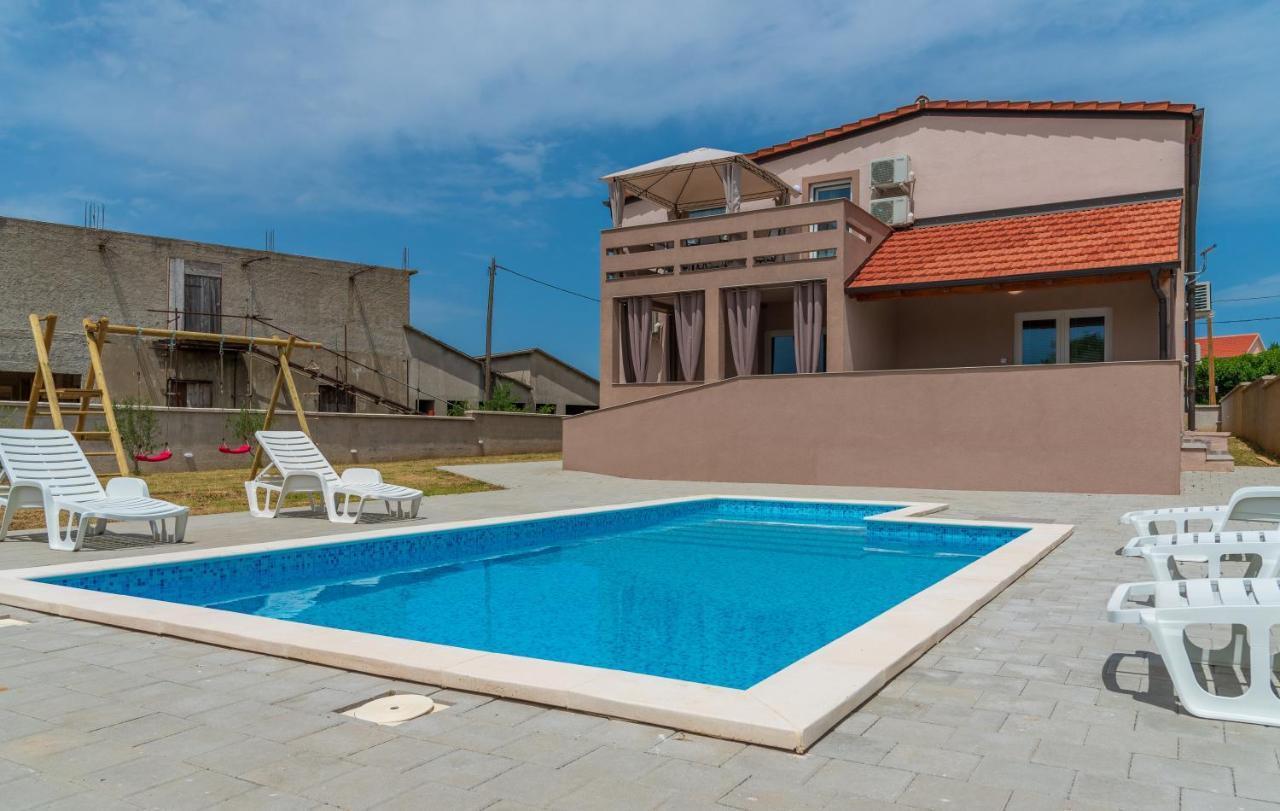 Apartmani Krzak Нин Екстериор снимка