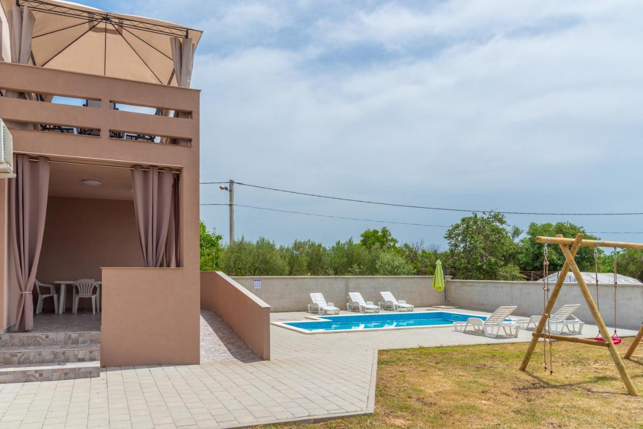 Apartmani Krzak Нин Екстериор снимка