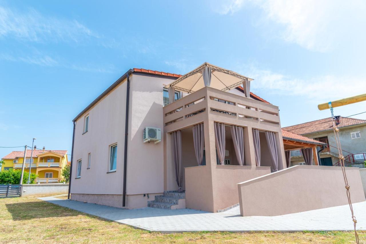 Apartmani Krzak Нин Екстериор снимка