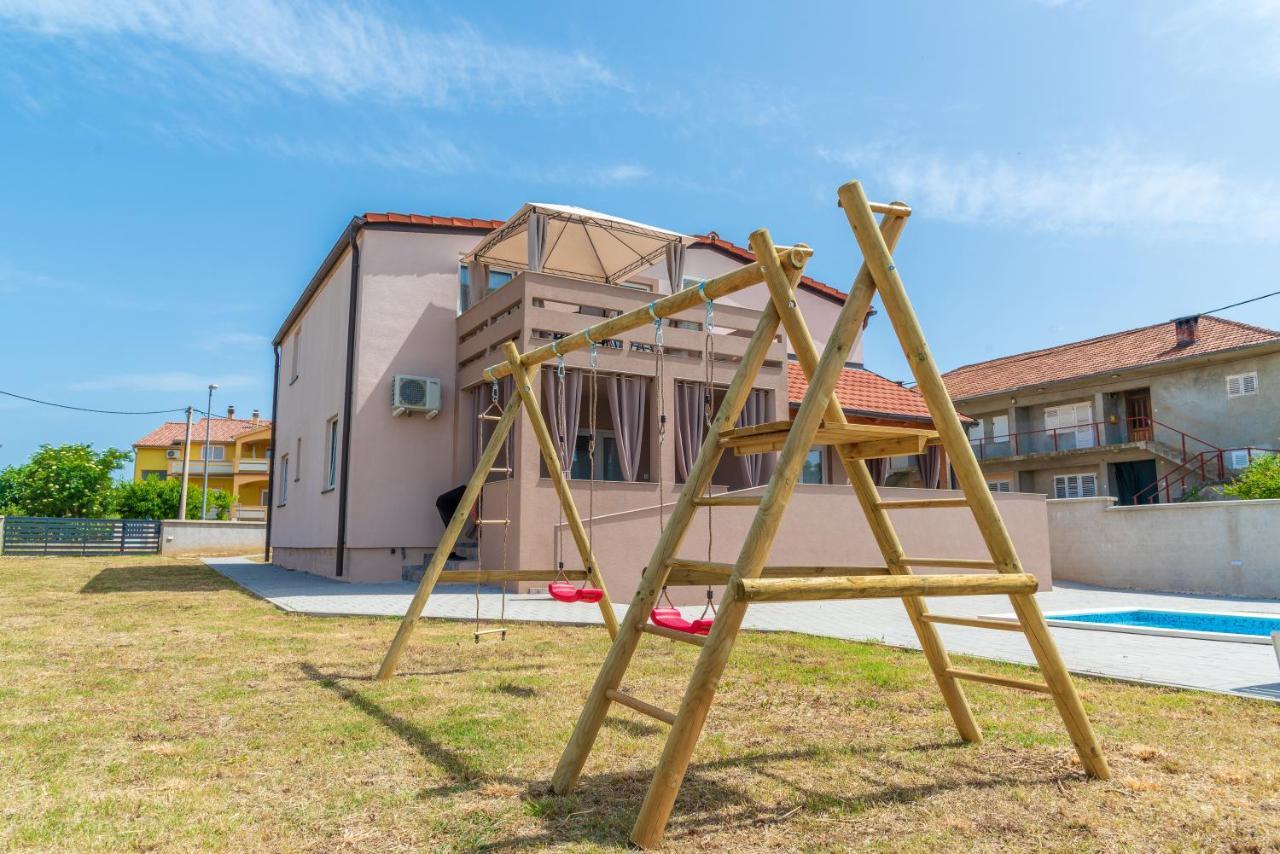 Apartmani Krzak Нин Екстериор снимка