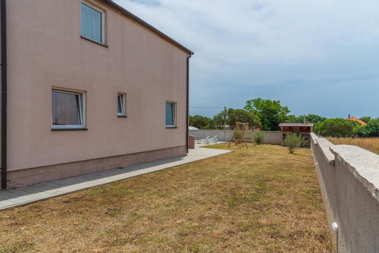 Apartmani Krzak Нин Екстериор снимка