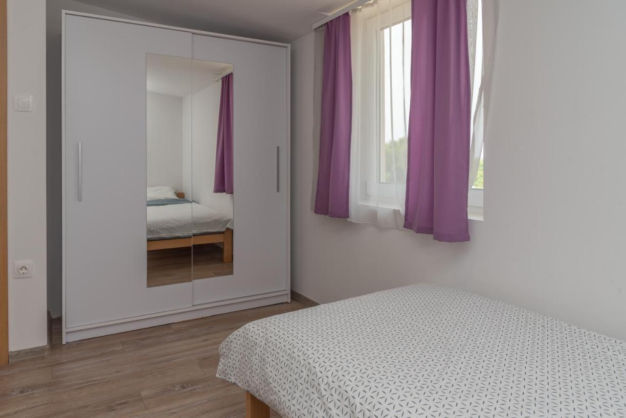 Apartmani Krzak Нин Екстериор снимка