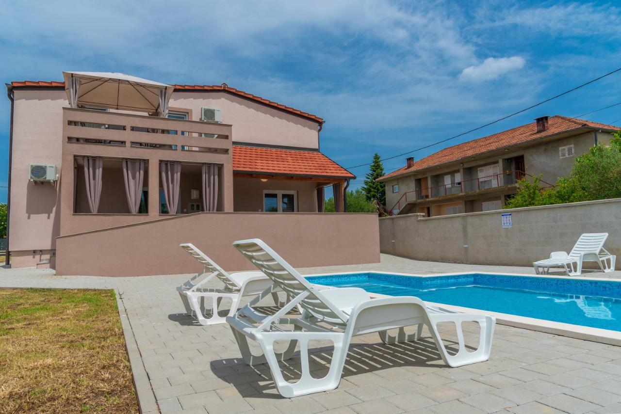 Apartmani Krzak Нин Екстериор снимка
