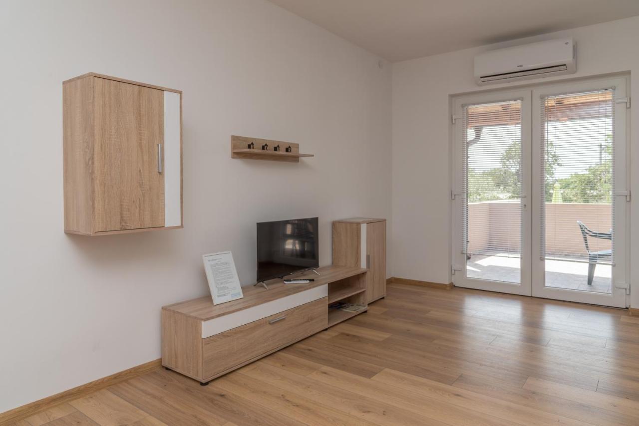 Apartmani Krzak Нин Екстериор снимка
