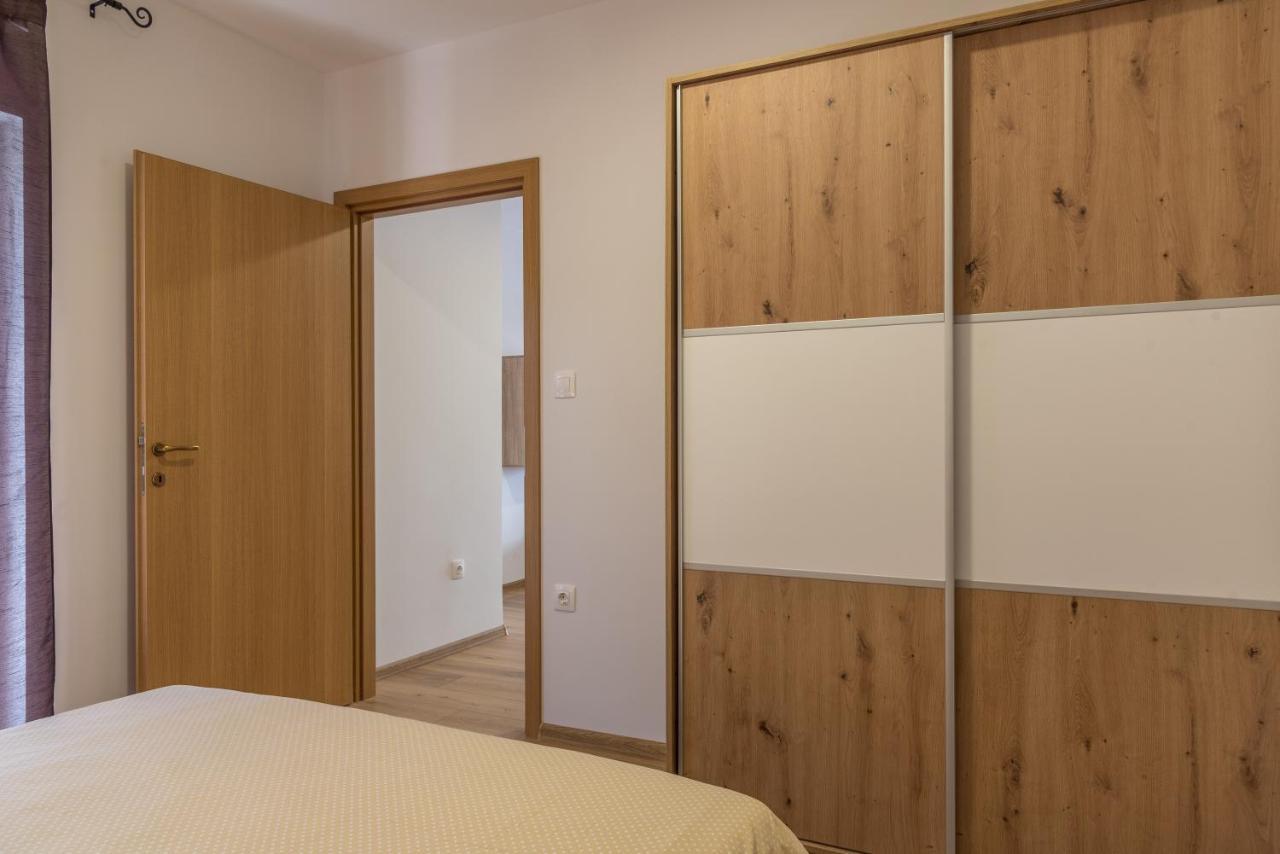 Apartmani Krzak Нин Екстериор снимка