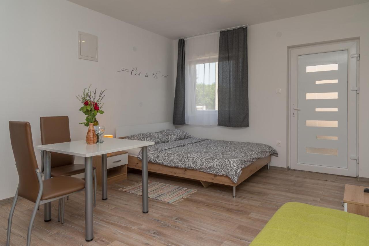 Apartmani Krzak Нин Екстериор снимка