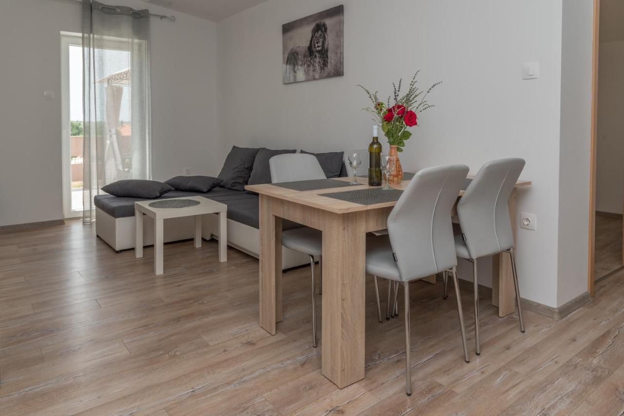 Apartmani Krzak Нин Екстериор снимка