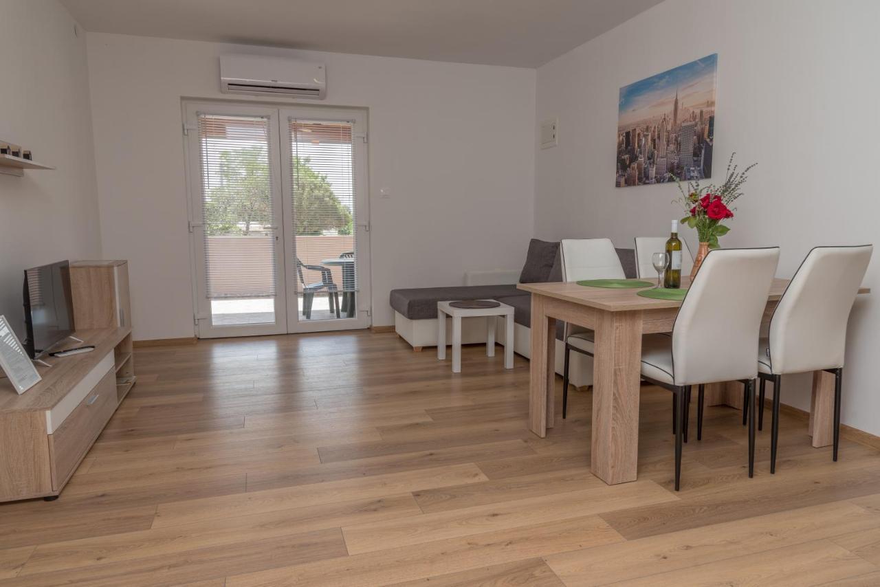 Apartmani Krzak Нин Екстериор снимка