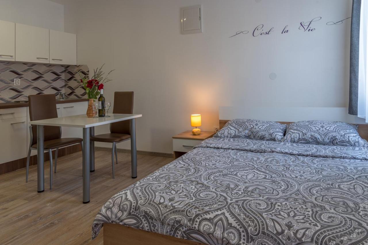 Apartmani Krzak Нин Екстериор снимка