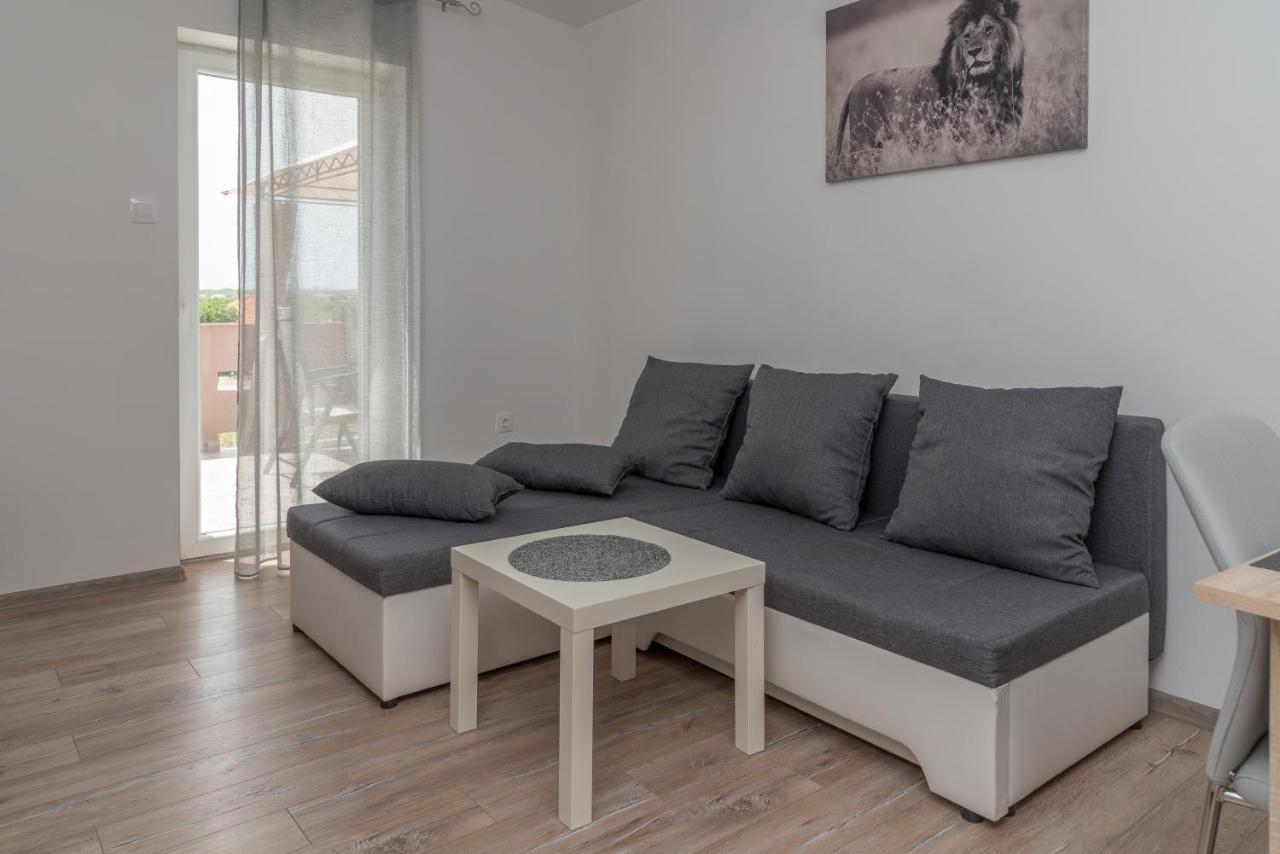 Apartmani Krzak Нин Екстериор снимка