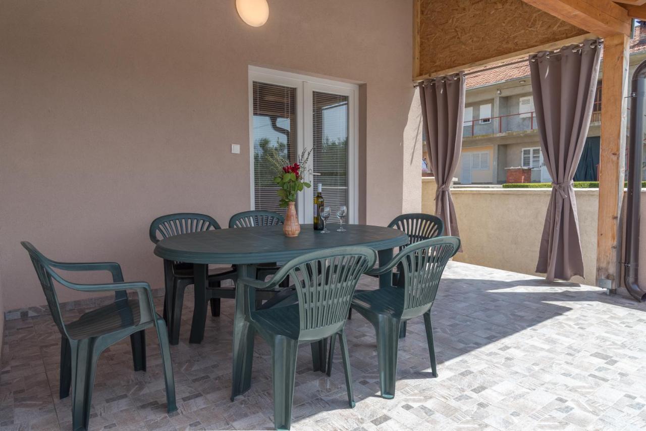 Apartmani Krzak Нин Екстериор снимка