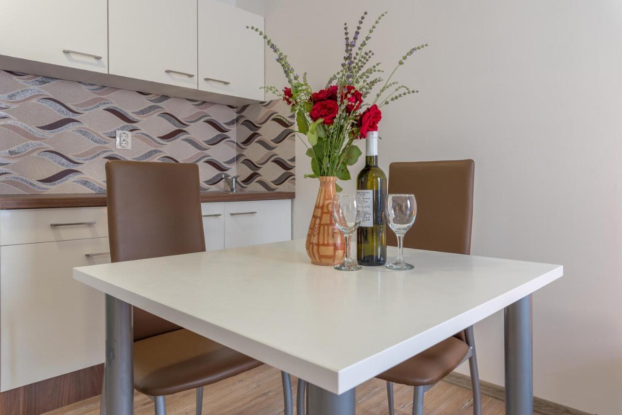 Apartmani Krzak Нин Екстериор снимка